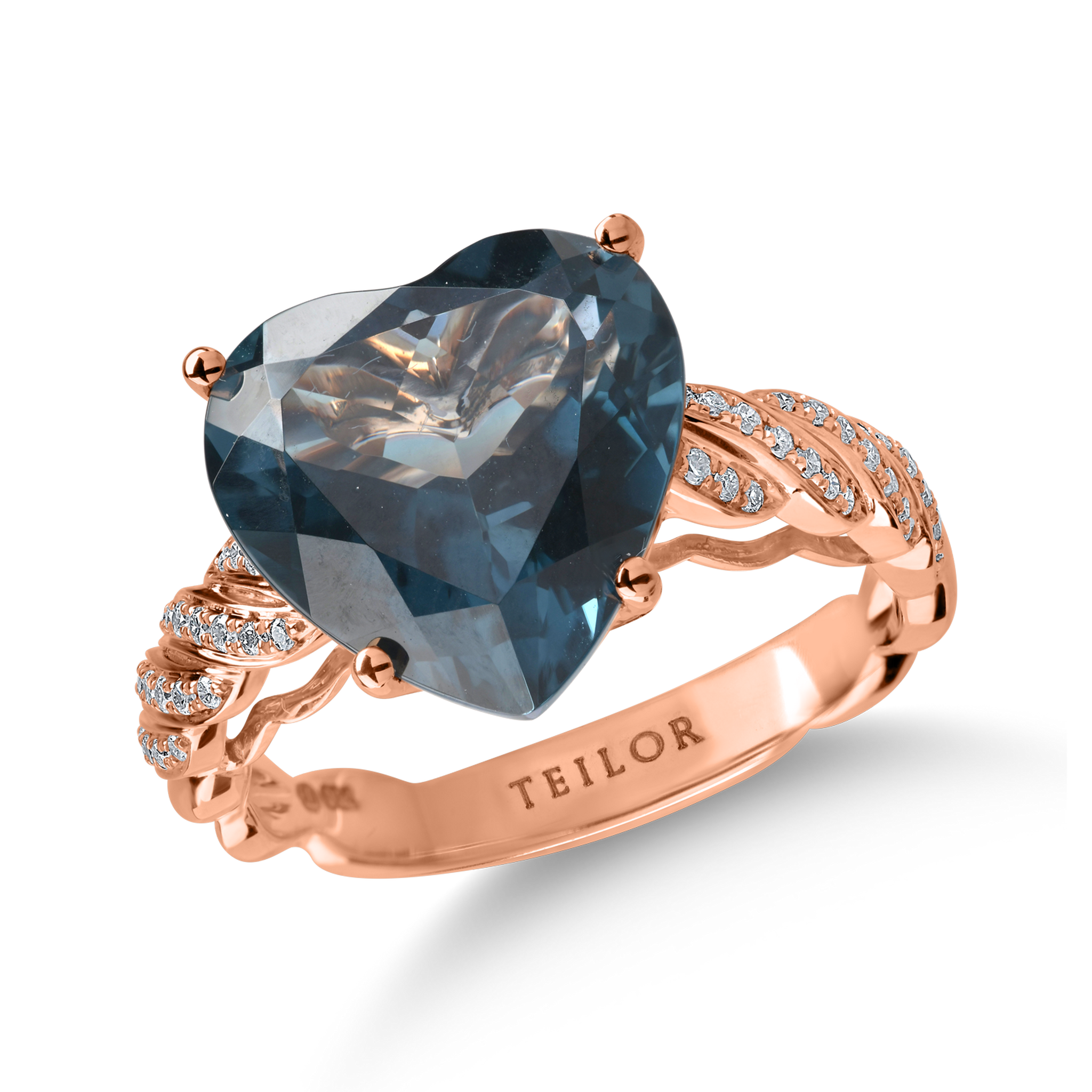 Pierścionek w kształcie serca z różowego złota z niebieskim topazem o masie 7.2ct i diamentami o masie 0.18ct