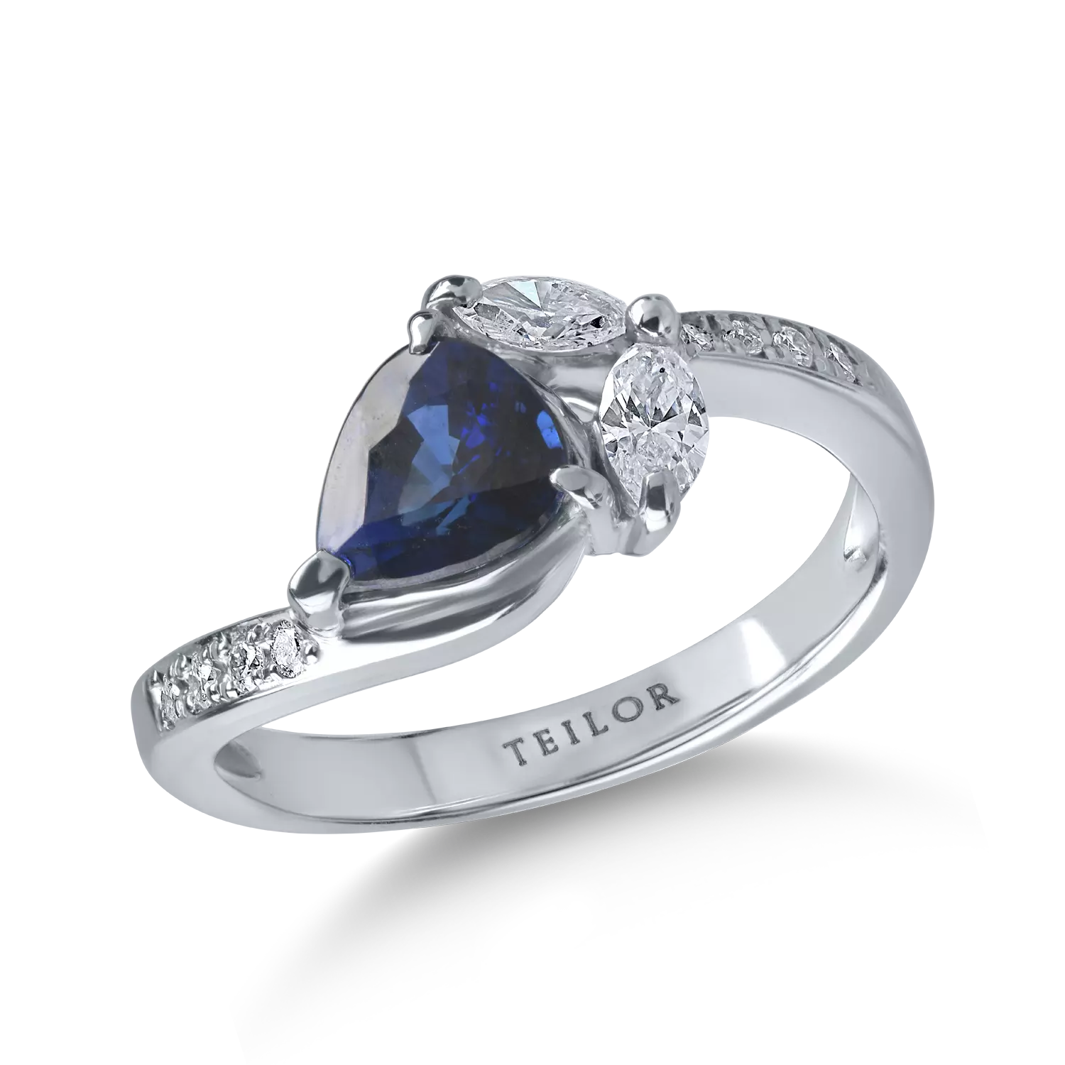 Платинен пръстен с 1кт сапфир и 0.3кт диаманти