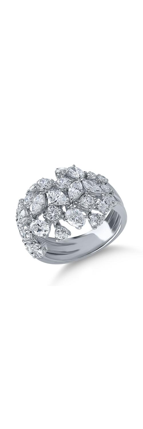 White gold ring with 3.3ct diamonds