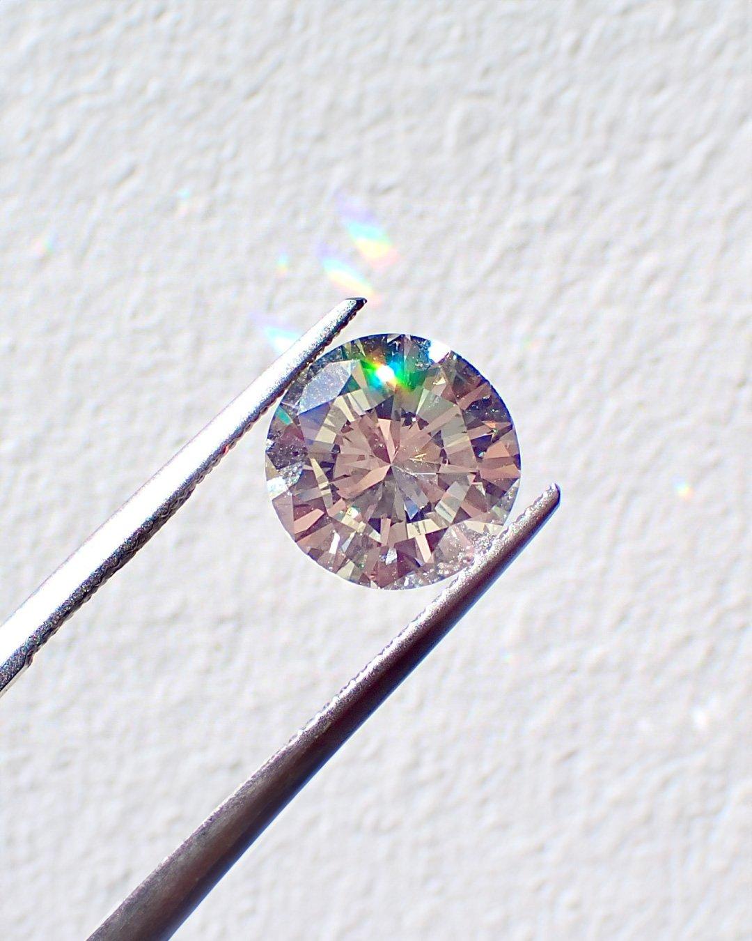 Cei 4 C ai diamantelor | Gradele de colorare a diamantelor