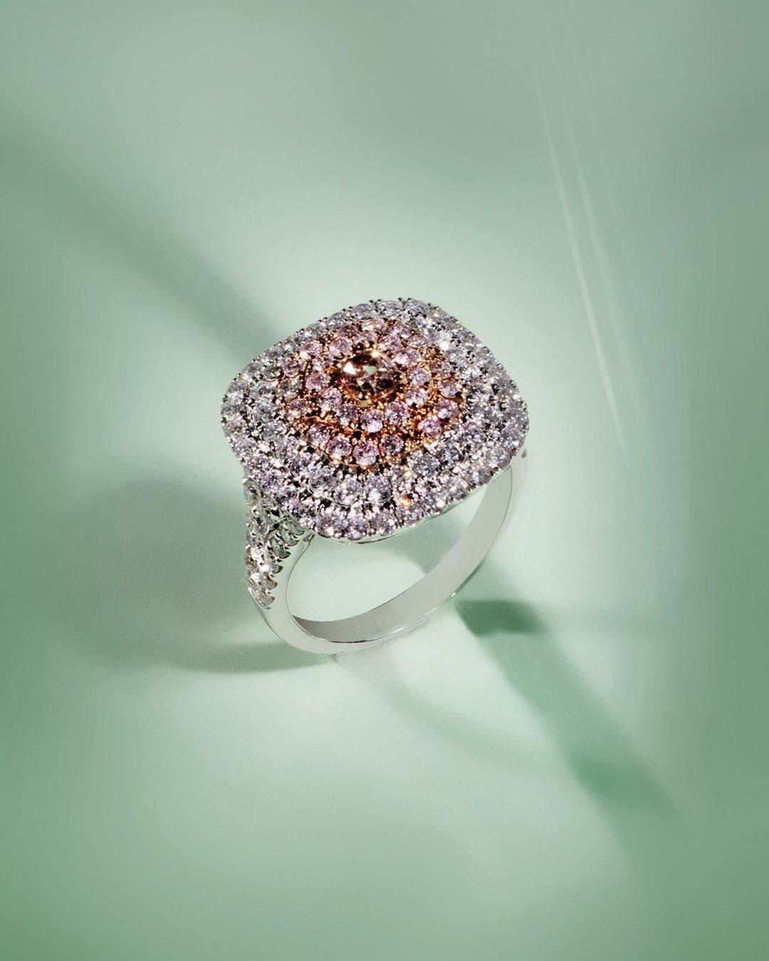 Diamantul roz | Piatra prețioasă rară din colecția TEILOR