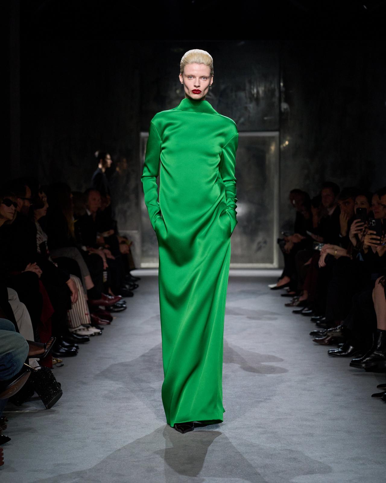 SHINY CREPE MOCK NECK COLUMN EVENING DRESS image number 4