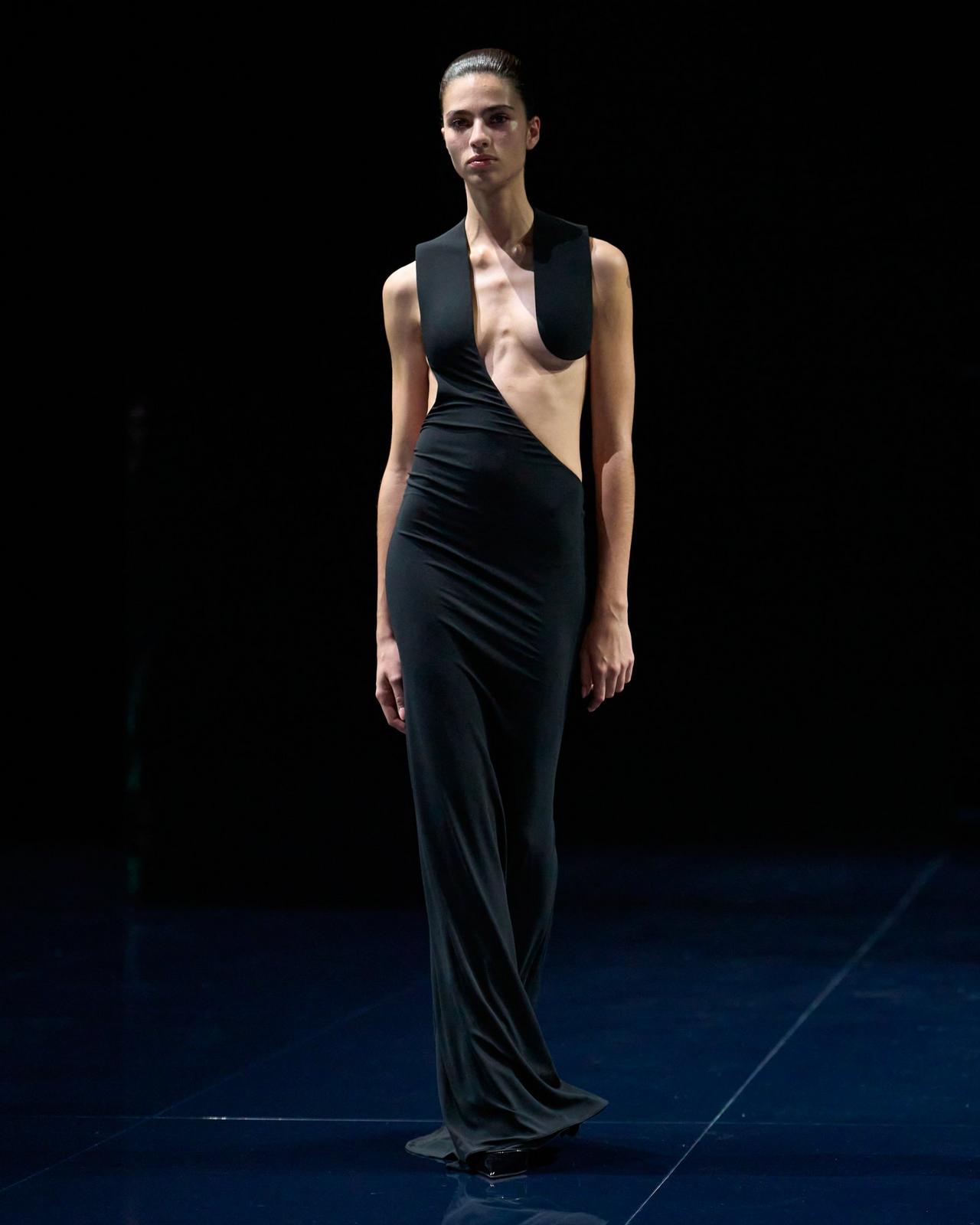 IMPOSSIBLE ASYMMETRIC BACKLESS EVENING DRESS image number 5