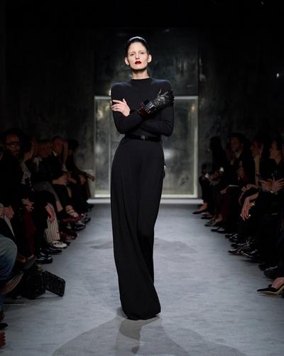 FULL NEEDLE FINE CASHMERE SILK CREWNECK COLUMN DRESS image number 3