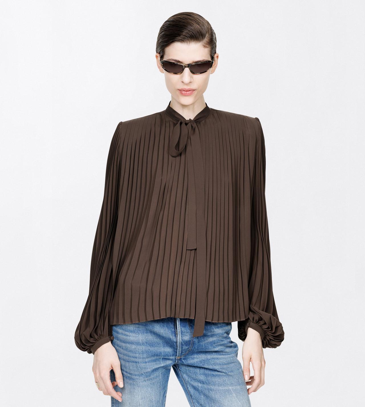 TOM FORD VISCOSE MUSK CREPE DE CHINE SUNRAY PLISS&Eacute; LAVALLIERE SHIRT