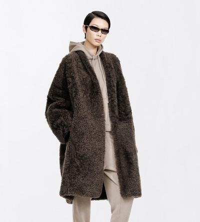 TOM FORD SHEARLING COFFEE+ BLACK WAVY LAMB SHEARLING REVERSIBLE COCOON COAT
