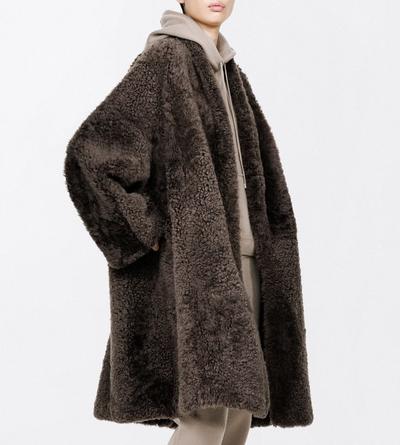 TOM FORD SHEARLING COFFEE+ BLACK WAVY LAMB SHEARLING REVERSIBLE COCOON COAT