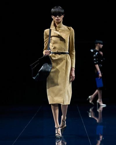 TOM FORD LEATHER WARM SAND DOUBLE BREASTED SUEDE TRENCH COAT WITH SELF BELT