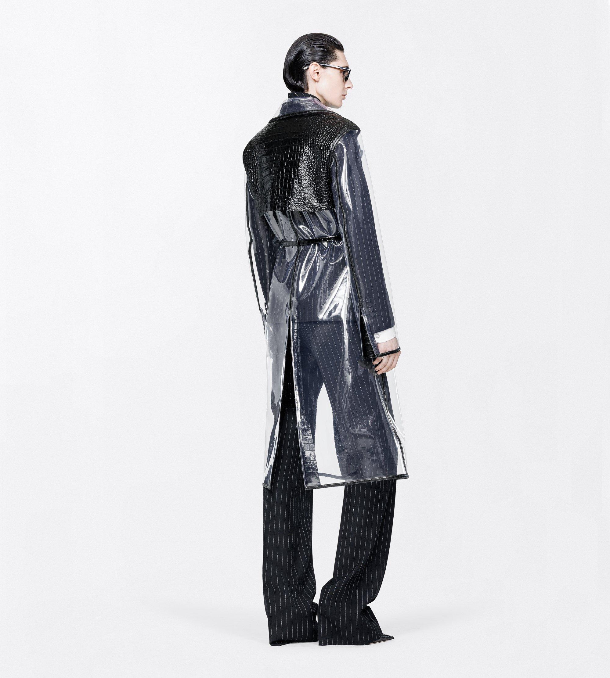 GLASS-EFFECT TECHNICAL FABRIC AND EXOTIC PRINTED LEATHER BELTED