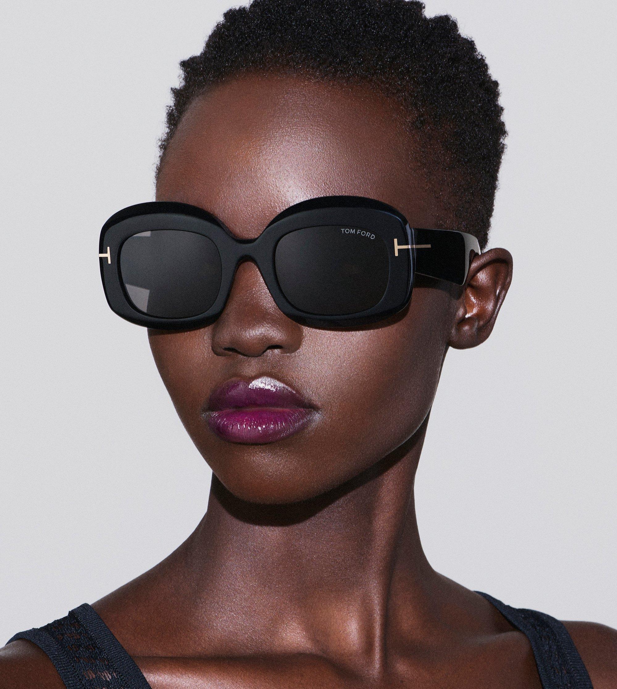 TOMFORD カルメンオハルフレムサンクラス FT1186 01A Tom Ford Carmen Sunglasses FT1186 01A Shiny Black - eye-oo.com