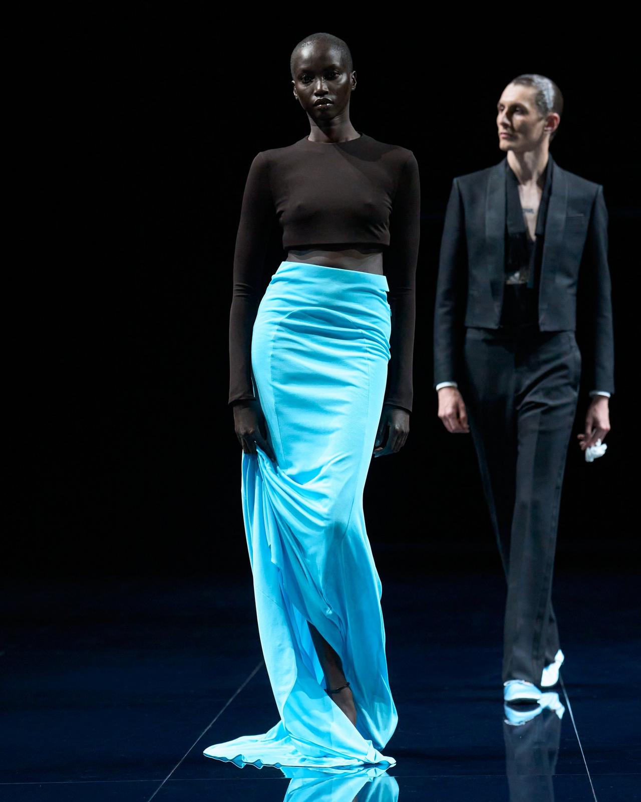 IMPOSSIBLE SKIRT WITH TRAIN image number 4