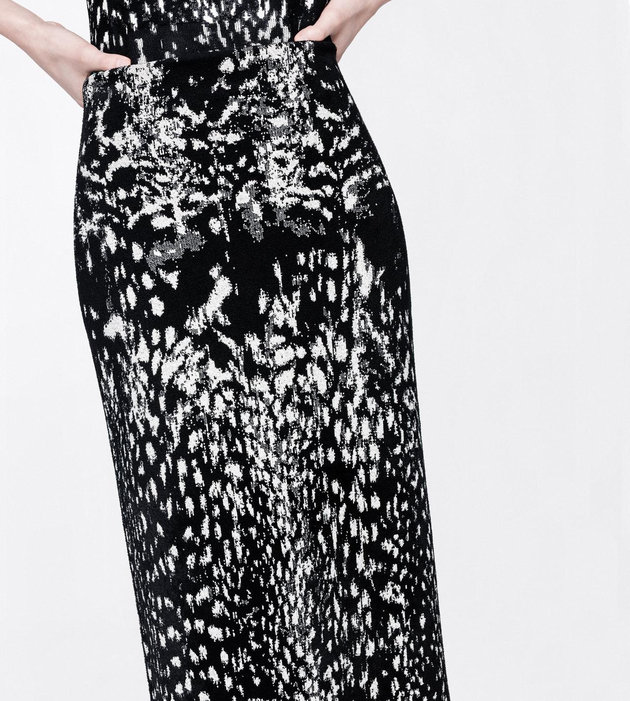 TOM FORD VELVET BLACK&WHITE + GREEN LYNX JACQUARD VELVET PENCIL SKIRT WITH FRONT SLIT