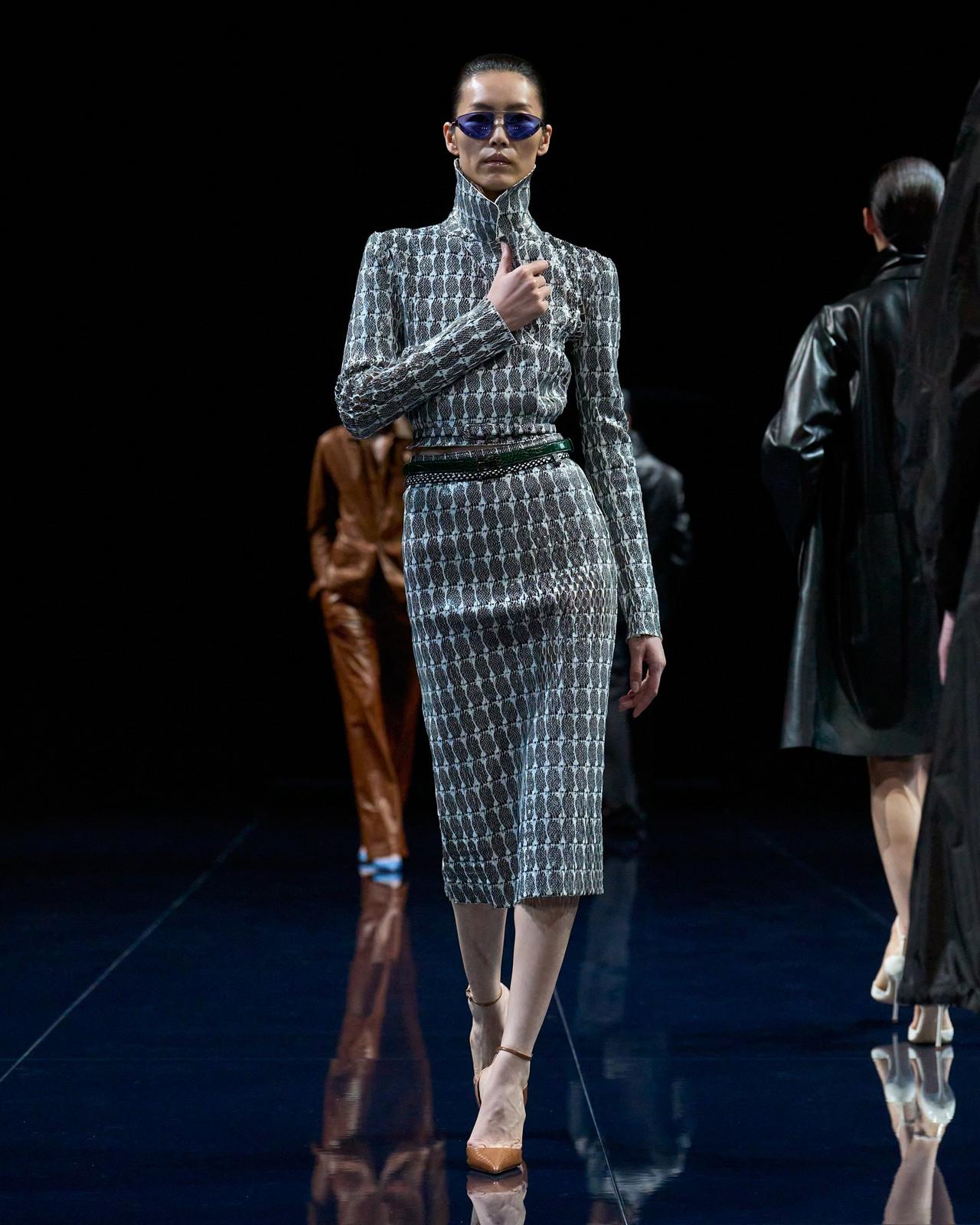 TOM FORD LEATHER COMBO WHITE + BLACK & WHITE JUPE CRAYON EN CUIR PERFOR&Eacute; IMPRIM&Eacute; AVEC CEINTURE