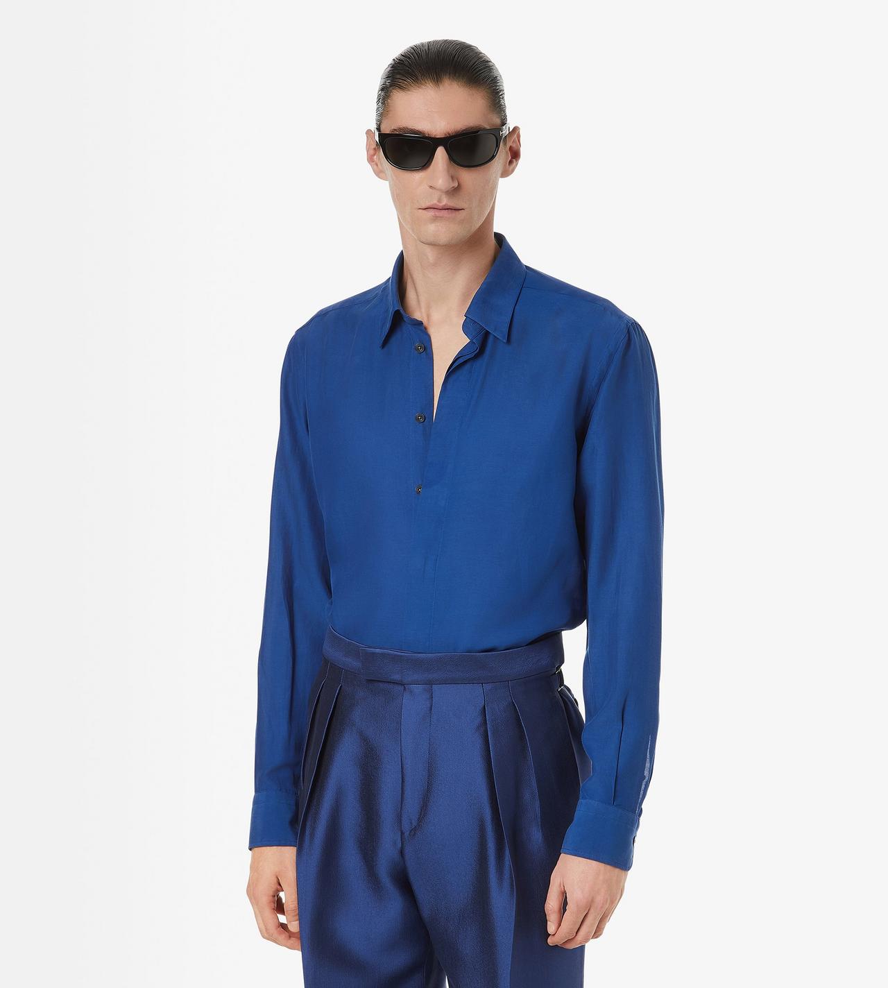 TOM FORD COTTON SILK BLEND ELECTRIC BLUE CHEMISE COUPE FLUIDE EN SERG&Eacute; D&Eacute;LAV&Eacute; DE COTON ET SOIE