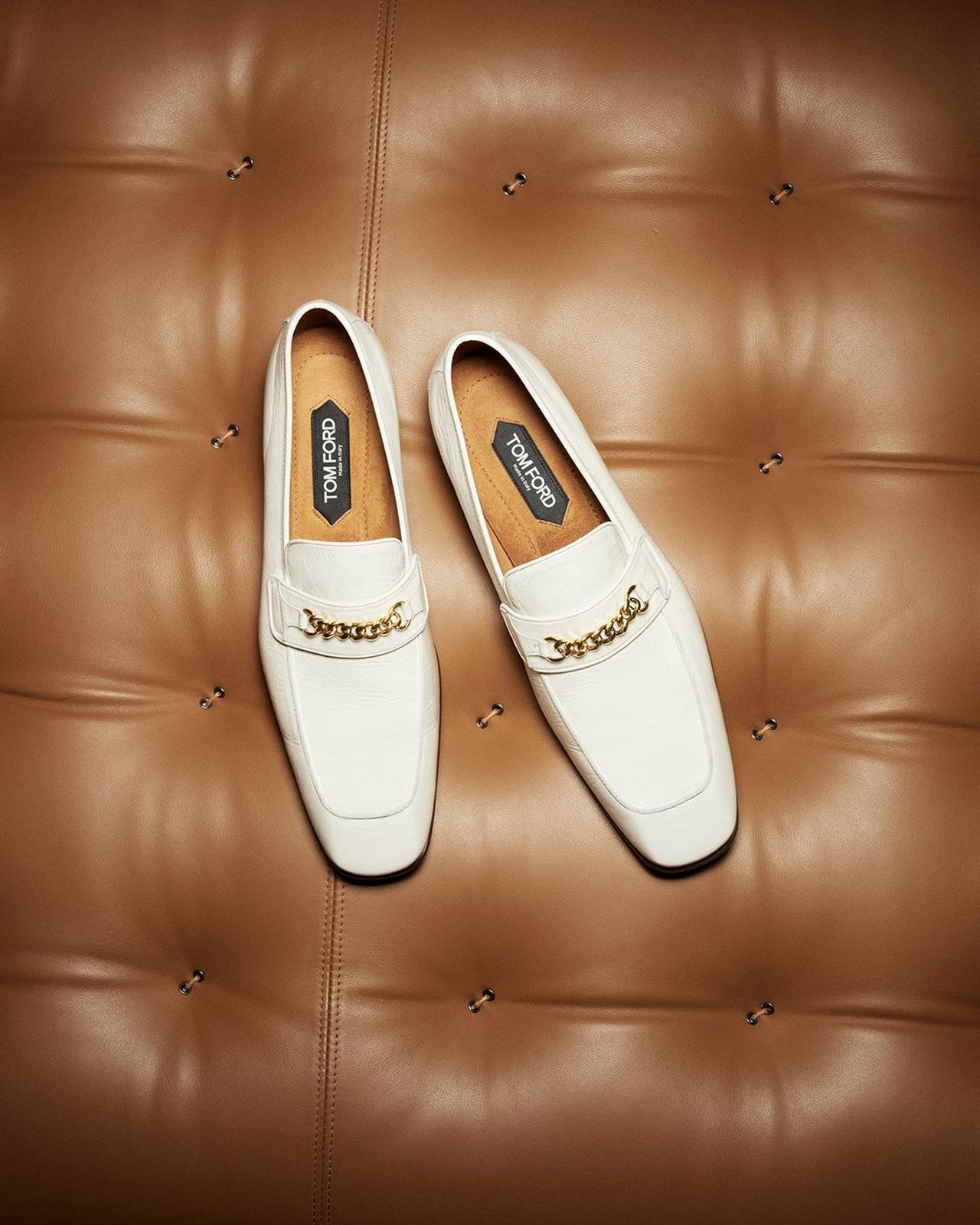 CRACKLED LEATHER BAILEY CHAIN LOAFER