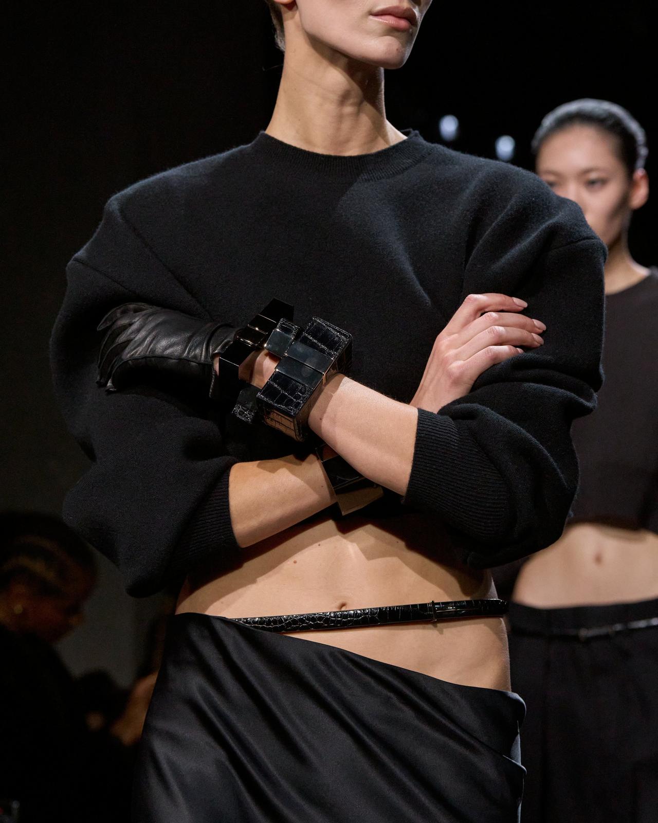 PLEXIGLASS AND BRASS DECO BRACELET image number 3