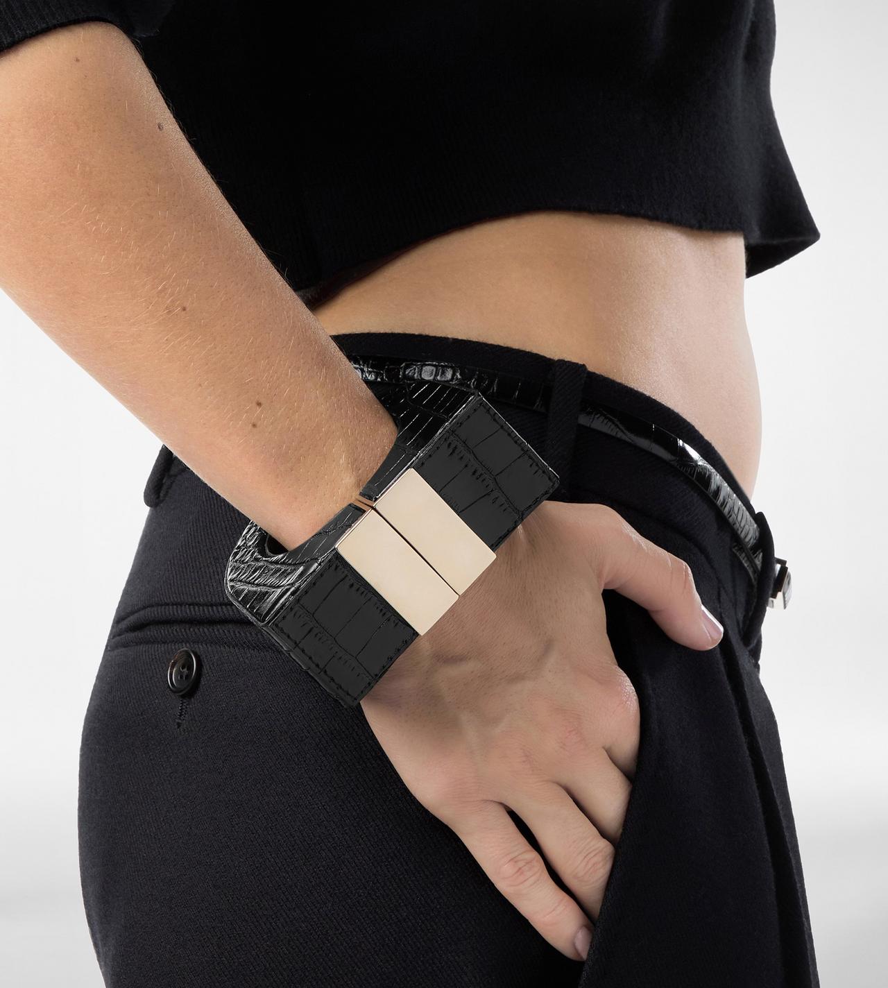 BRACELET D&Eacute;CORATIF EN CUIVRE ET CUIR DE CROCODILE BRILLANT ESTAMP&Eacute; image number 2