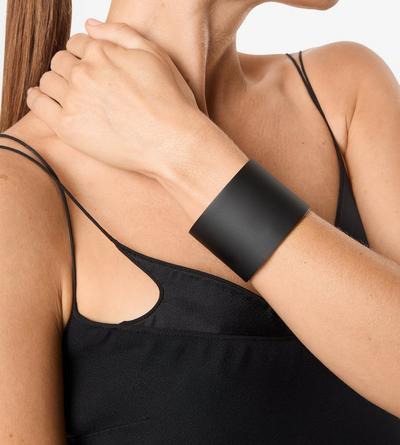 MATTE LACQUERED BRASS FERA CUFF image number 3