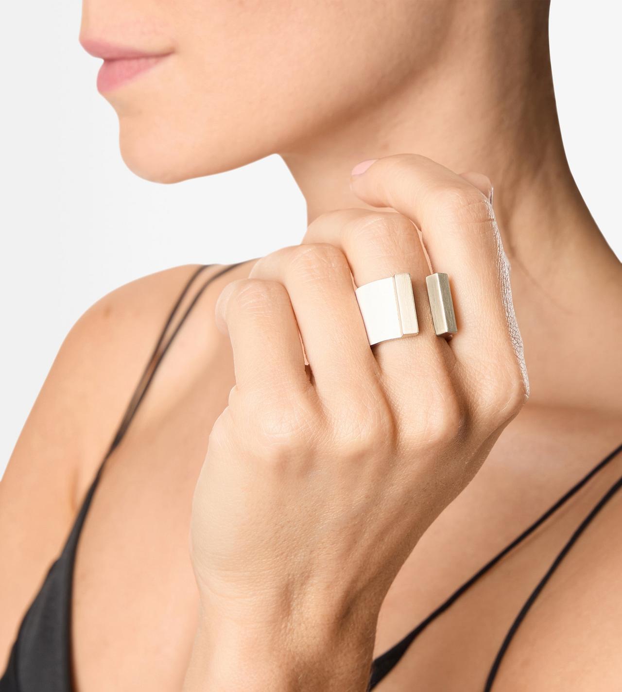 TOM FORD BRASS WHITE PEARL MATTE LACQUERED BRASS FERA OPEN RING