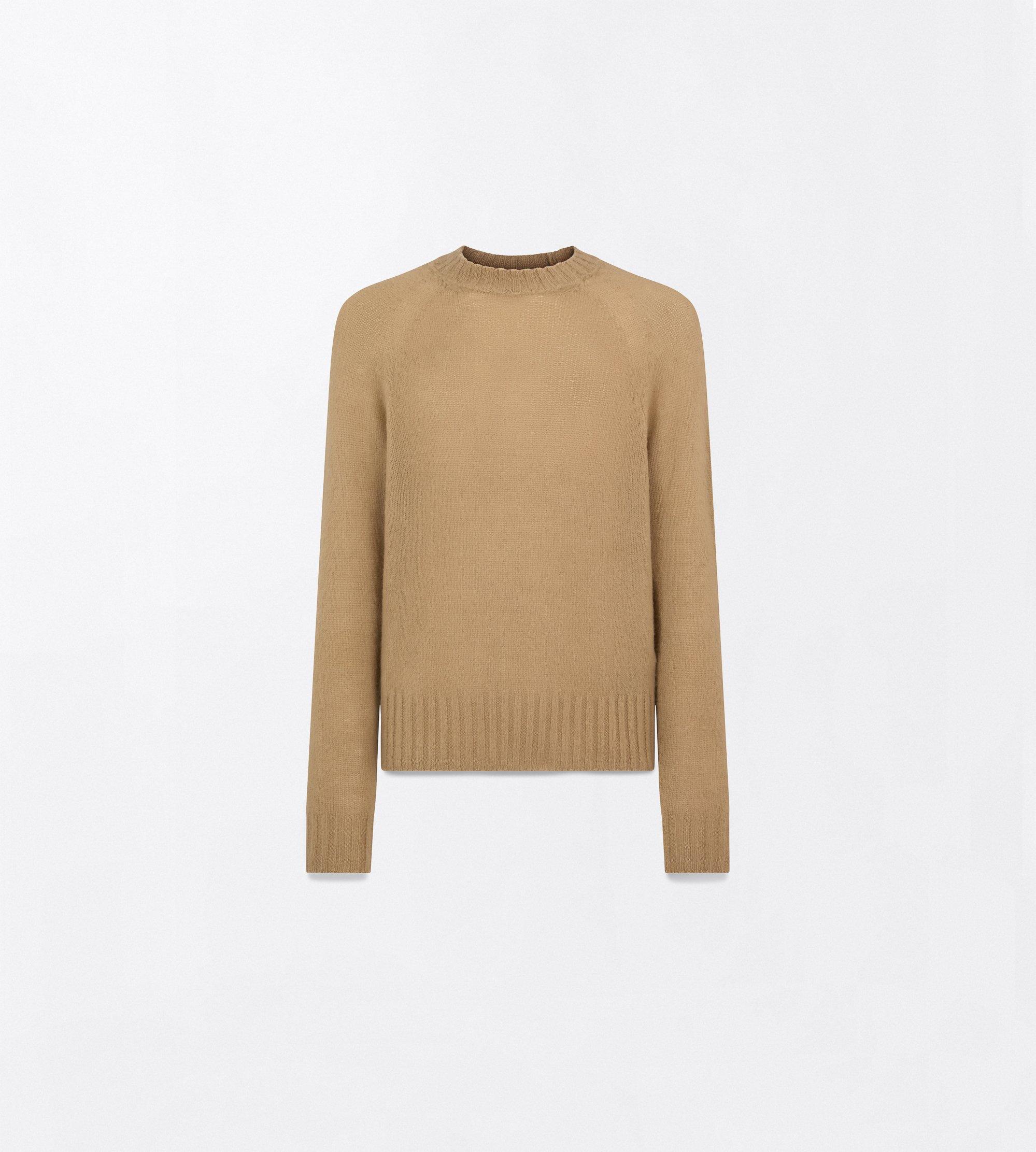 SEAMLESS BRUSHED CASHMERE CREW NECK SWEATER