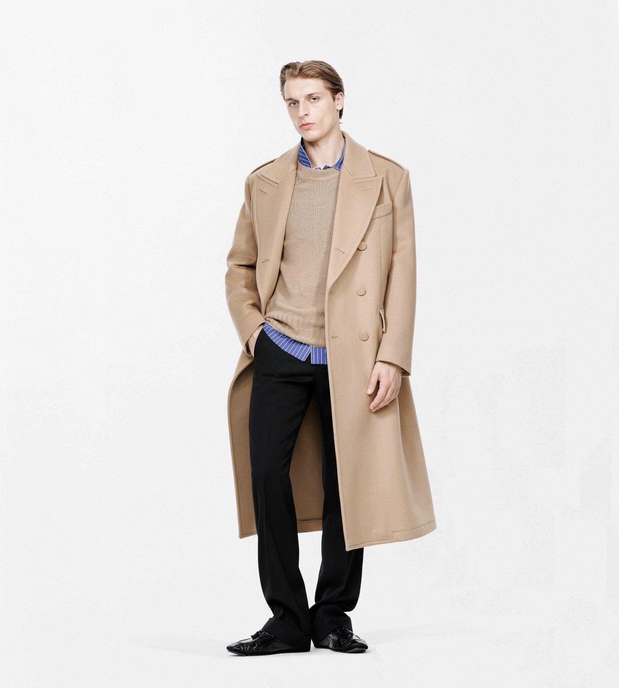 SEAMLESS BRUSHED CASHMERE CREW NECK SWEATER