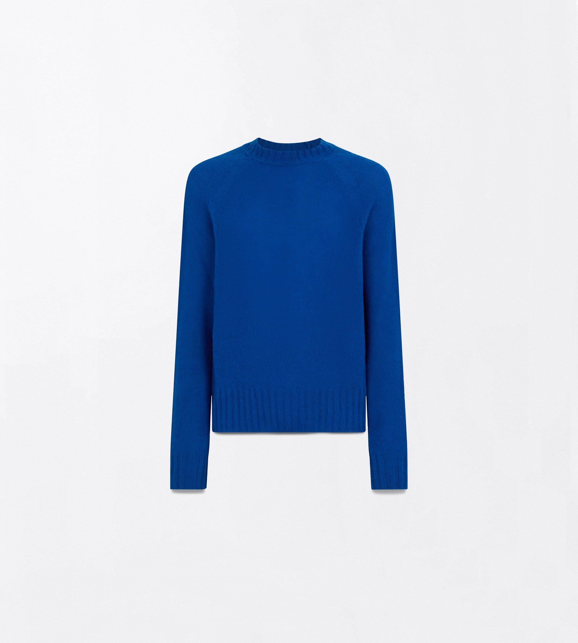 SEAMLESS BRUSHED CASHMERE CREW NECK SWEATER