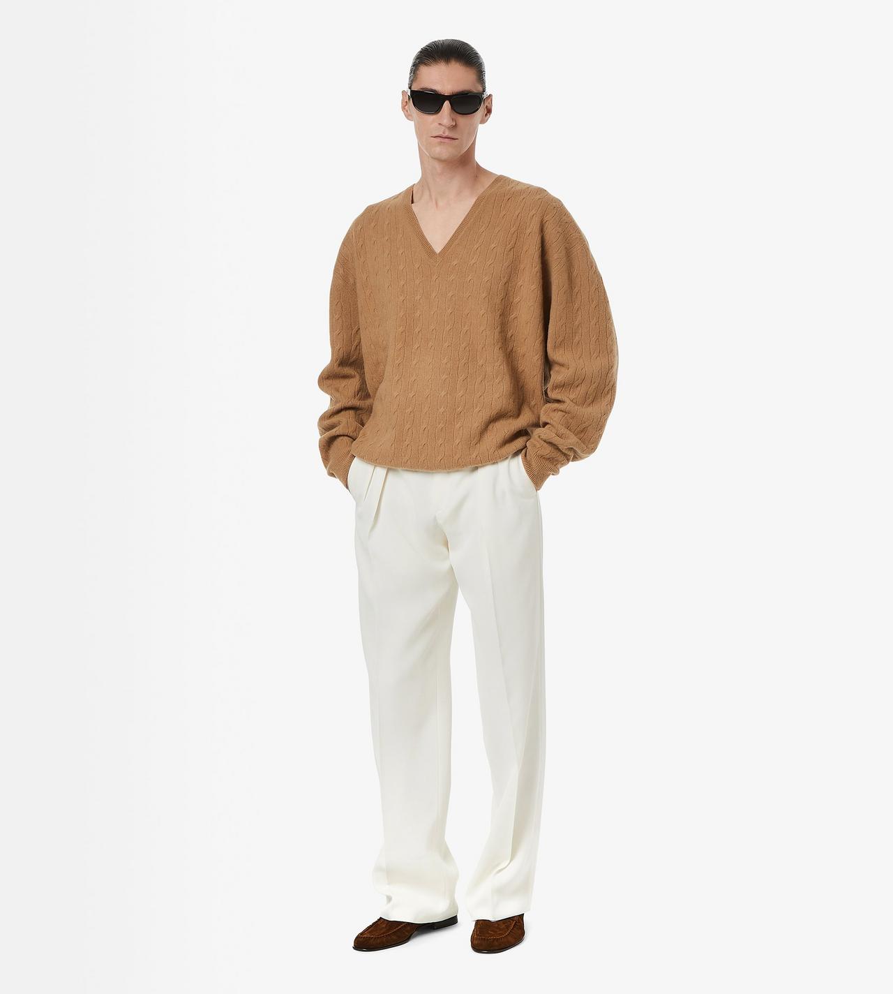 TOM FORD WOOL TOFFEE CABLE LAMBSWOOL V NECK SWEATER