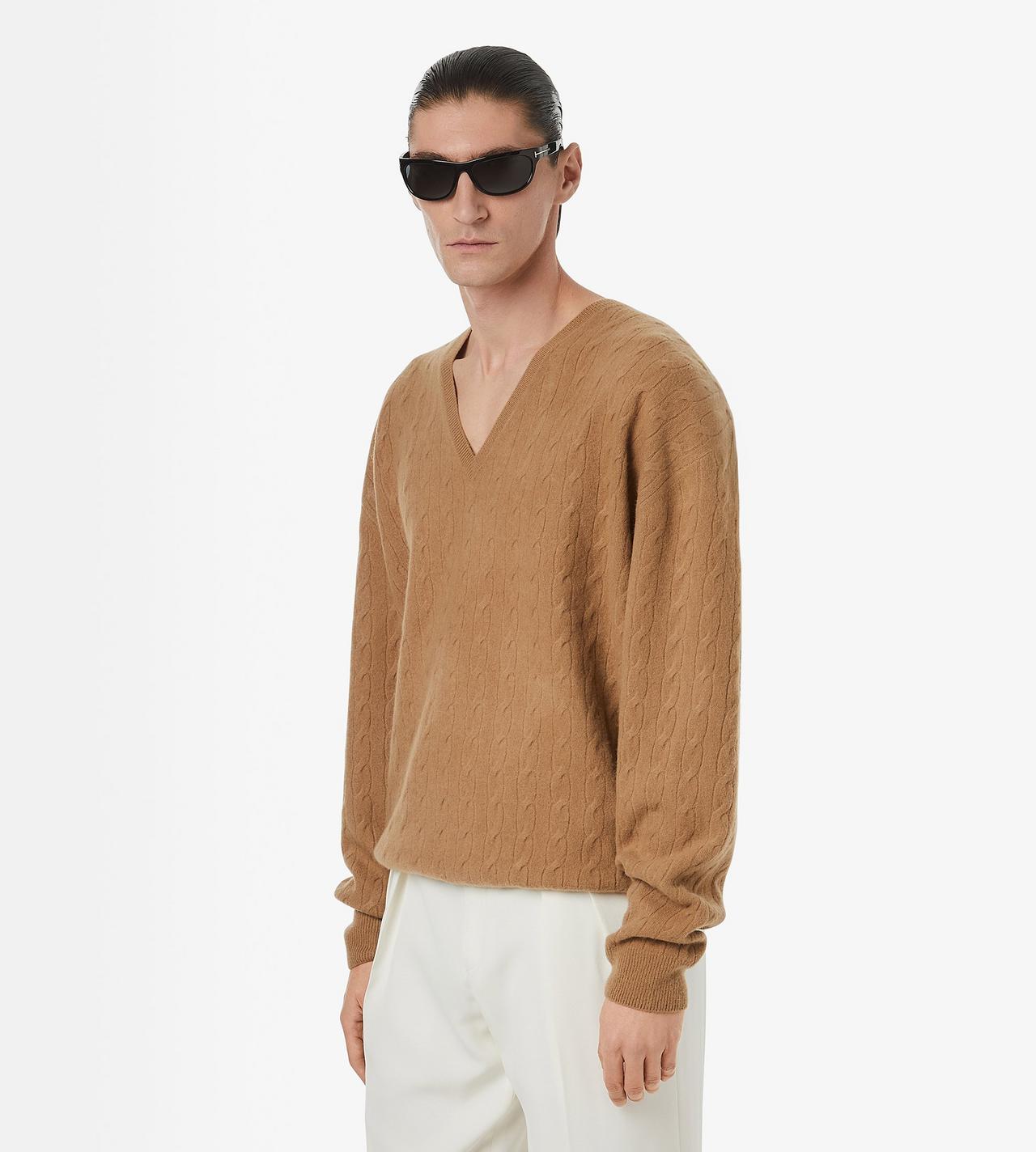 TOM FORD WOOL TOFFEE CABLE LAMBSWOOL V NECK SWEATER