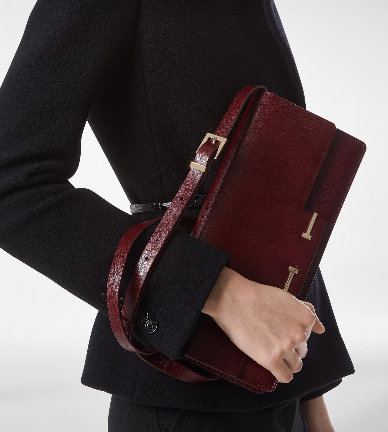 SUPPLE GRAIN LEATHER AUBE E/W SHOULDER BAG image number 5