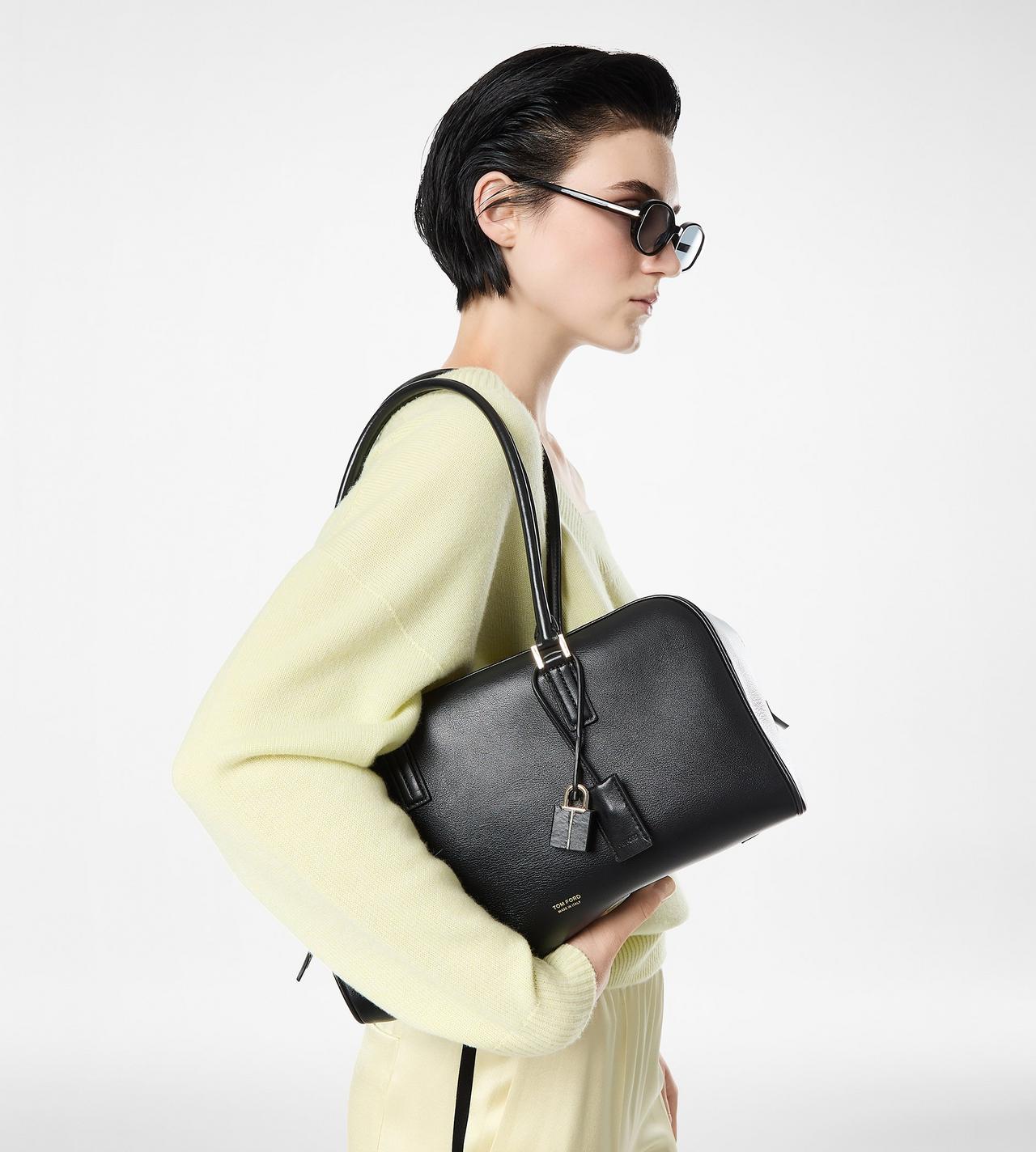 SUPPLE LEATHER ZIPPED SMALL STRYKE SHOULDER BAG image number 3