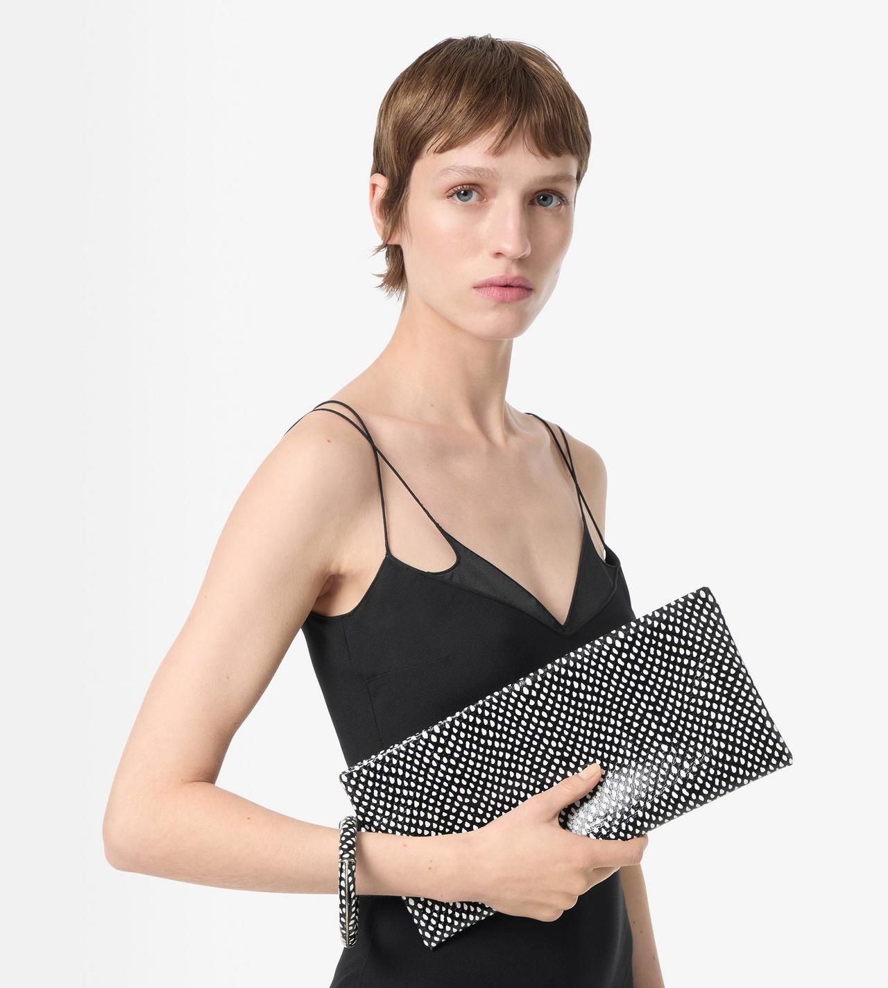 TOM FORD LEATHER BLACK/WHITE CLUTCH AURA DE CUERO DE BECERRO ESTAMPADO CON EFECTO PIEL DE SERPIENTE