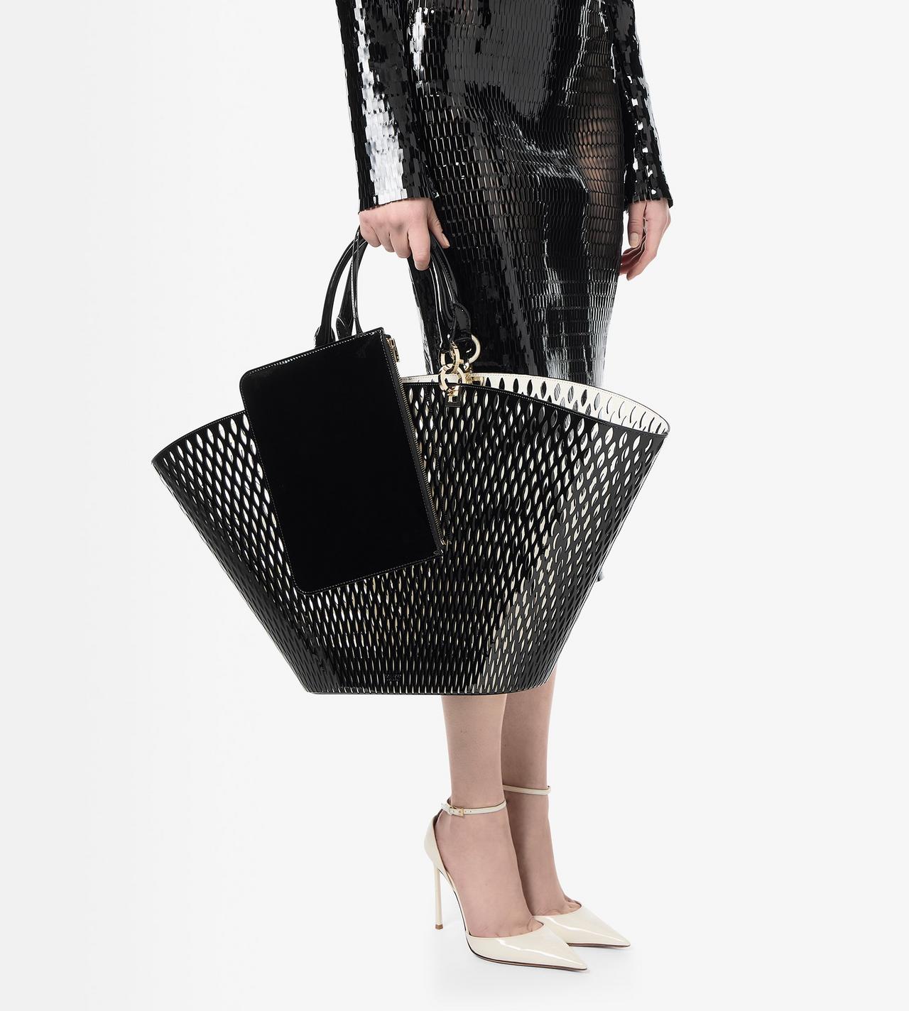 CUT OUT PATENT LEATHER LARGE PANIER image number 3