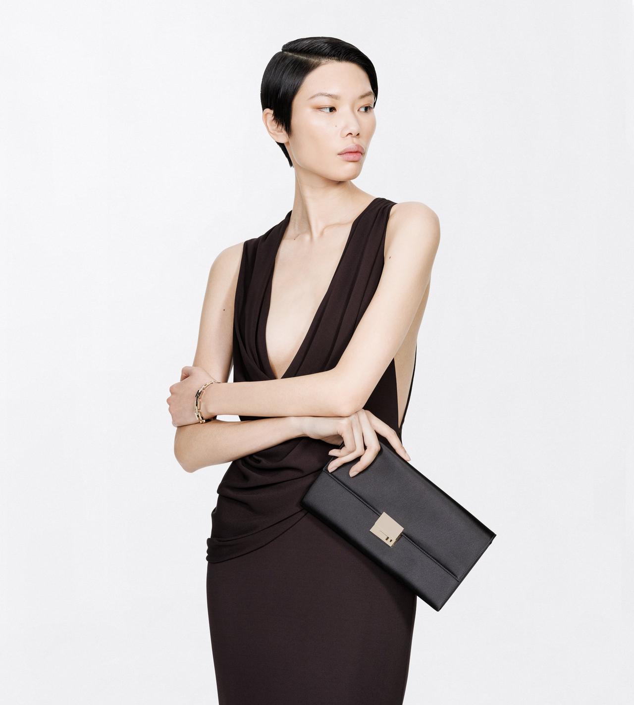 TOM FORD  BLACK LARGE LEATHER GOODS CLUTCH