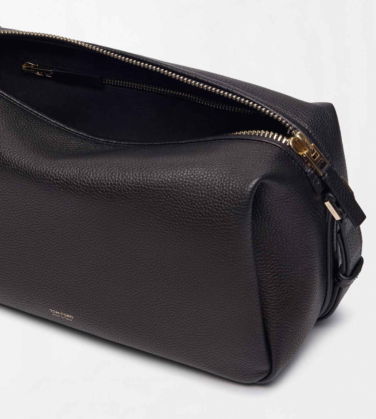 TOM FORD LEATHER NAA SAC &Eacute;PAULE EN CUIR FLEUR &Agrave; BOUCLE EN T
