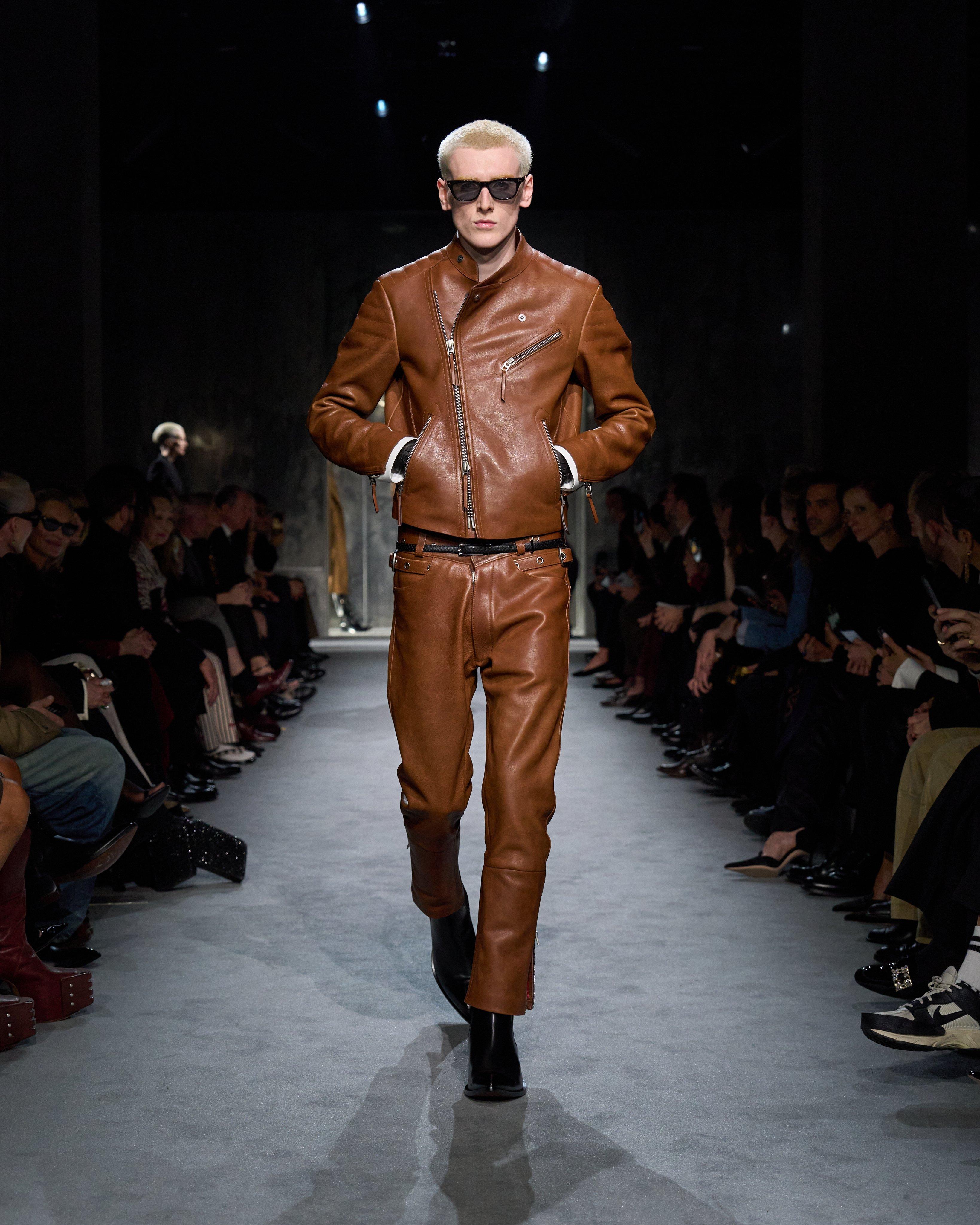 BUFFALO GRAIN LEATHER ASYMMETRIC RACER | TOM FORD Fashion