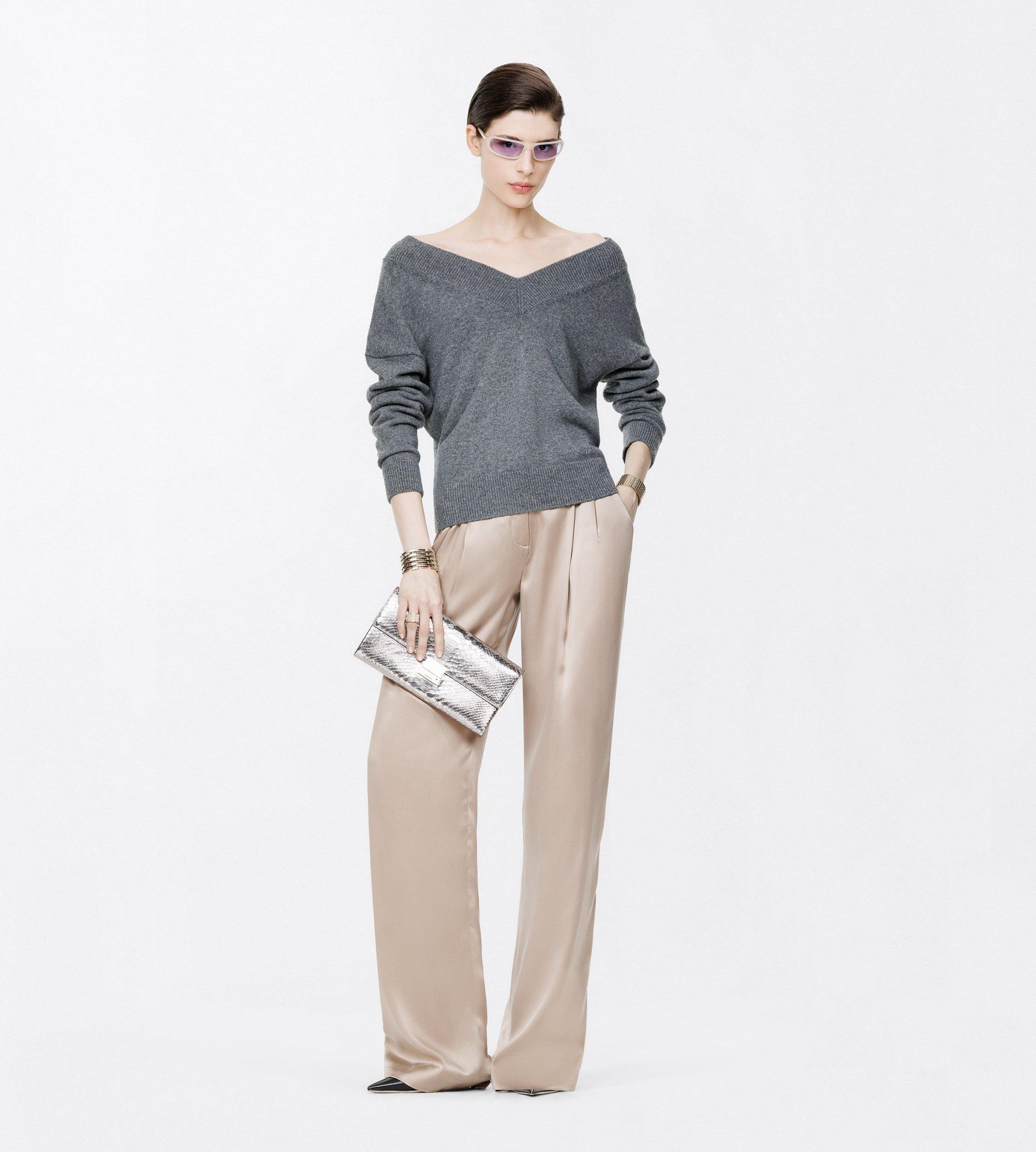 CASHMERE OFF THE SHOULDER V-NECK TOP | TOM FORD Fashion