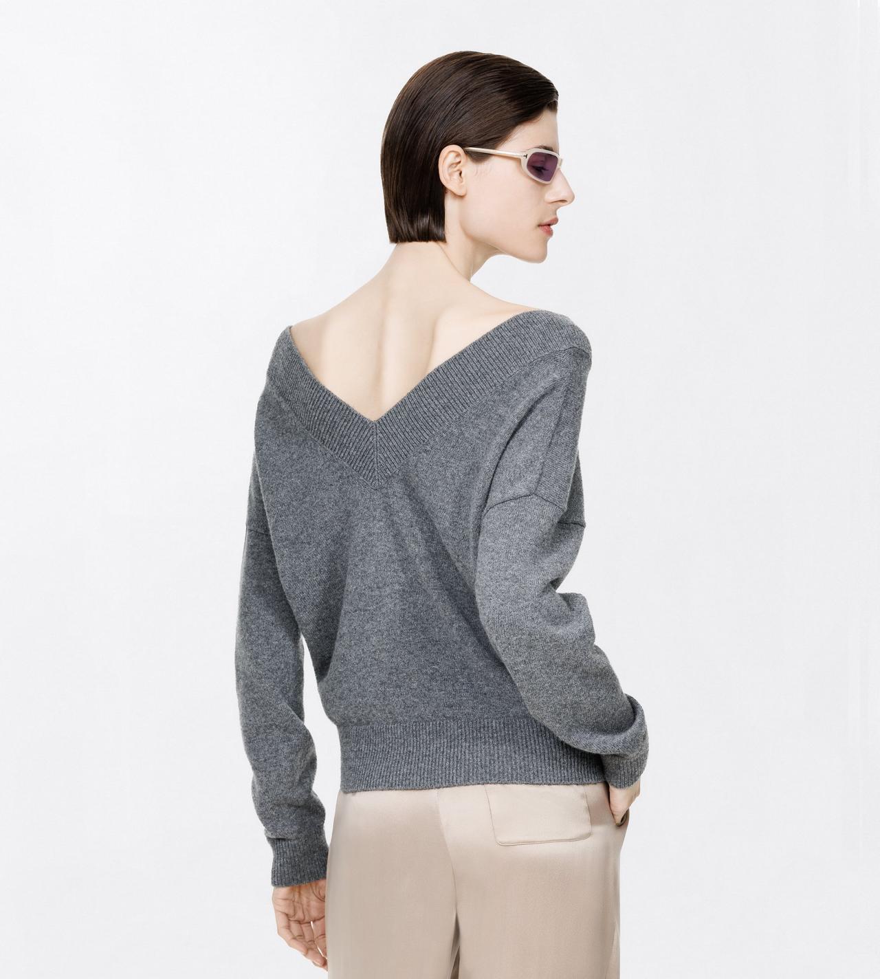 TOM FORD CASHMERE LIGHT CHARCOAL CASHMERE OFF THE SHOULDER V-NECK TOP