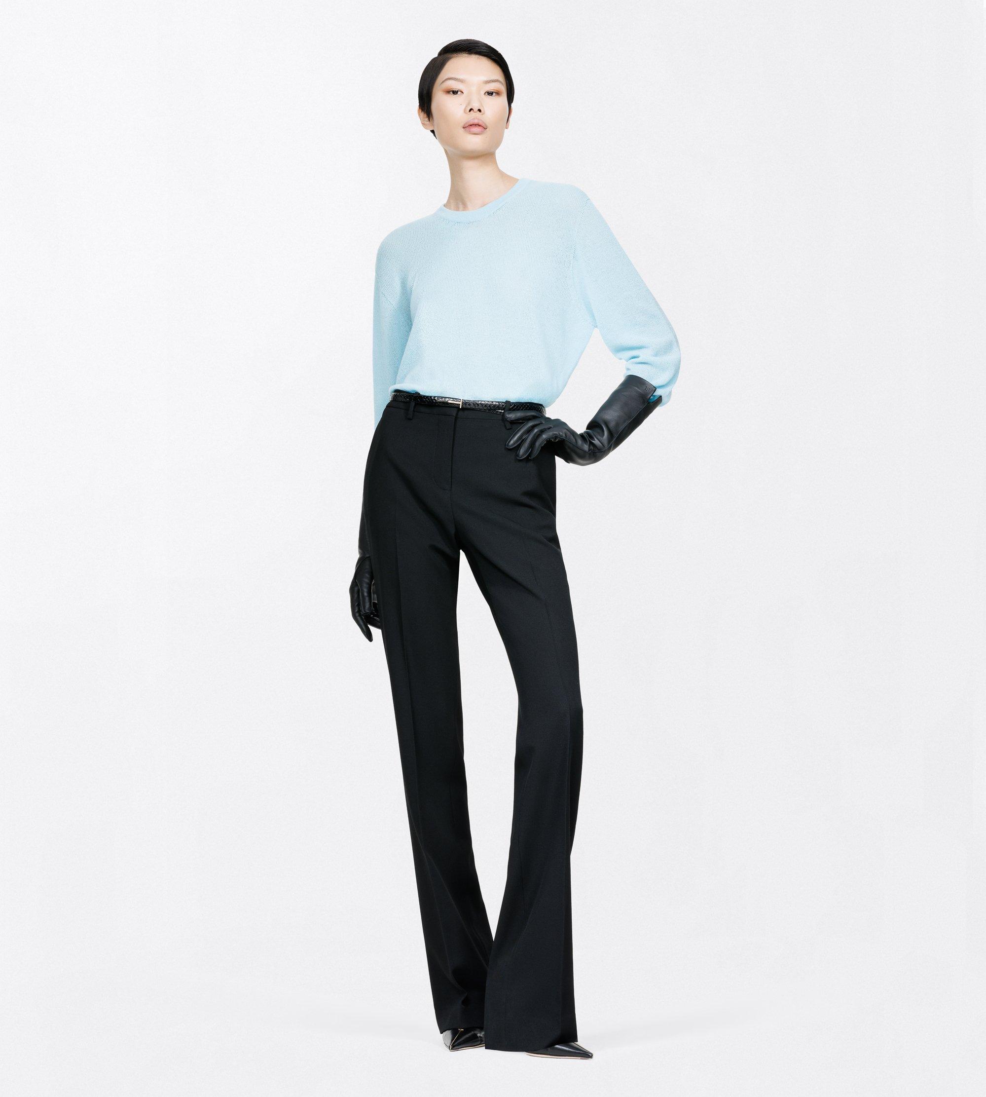 SEAMLESS CASHMERE ASYMMETRIC CREWNECK KNIT