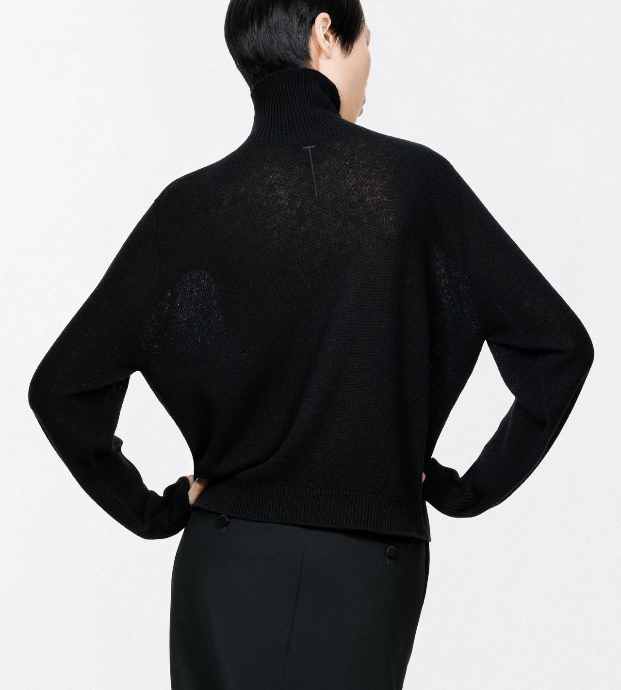 TOM FORD CASHMERE BLACK COL ROUL&Eacute; SANS COUTURES EN CACHEMIRE