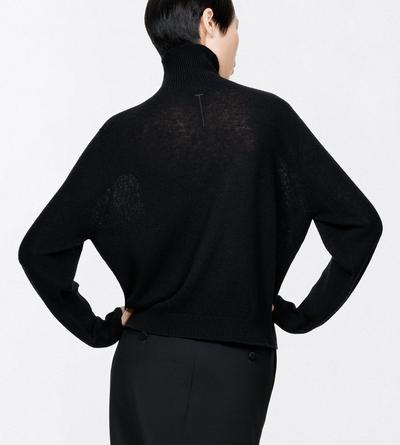 TOM FORD CASHMERE BLACK COL ROUL&Eacute; SANS COUTURES EN CACHEMIRE