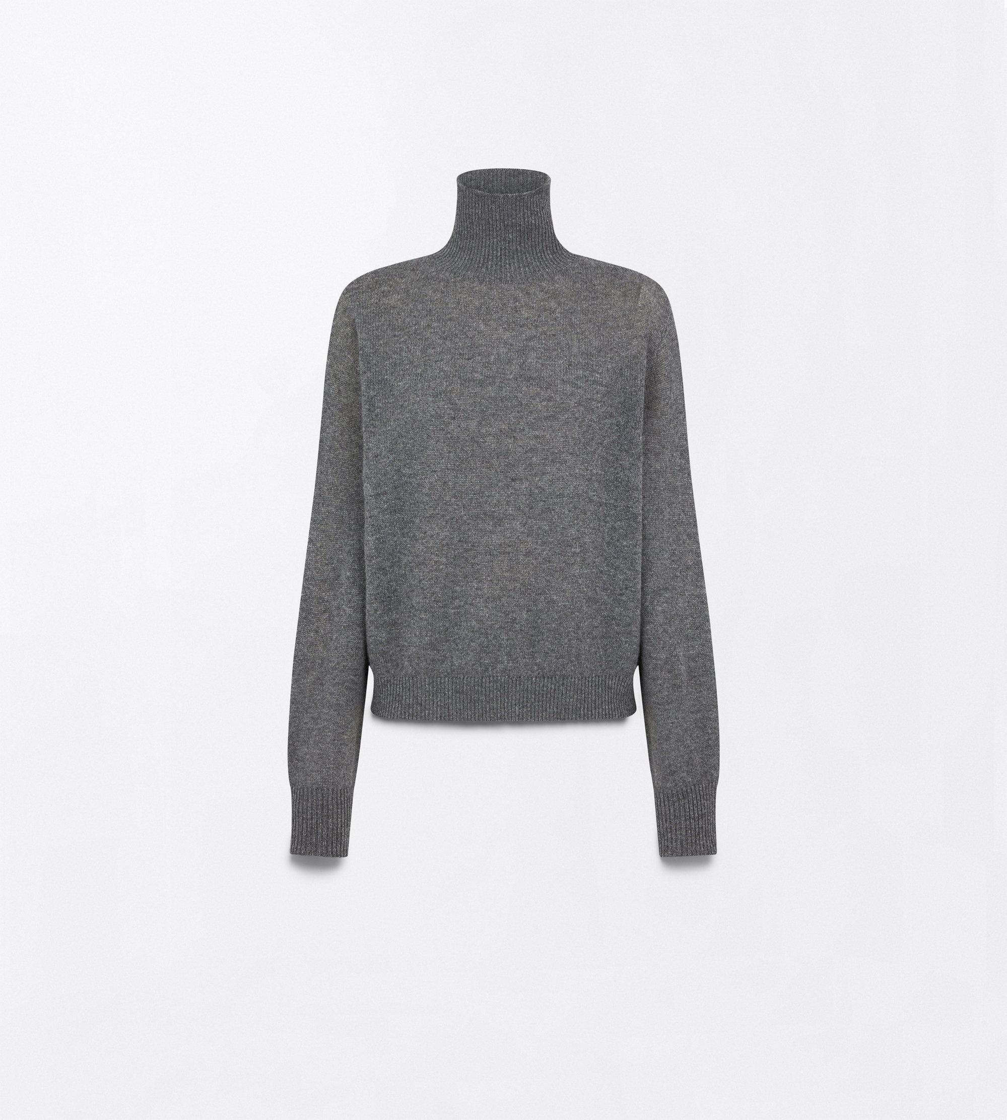 SEAMLESS CASHMERE TURTLENECK