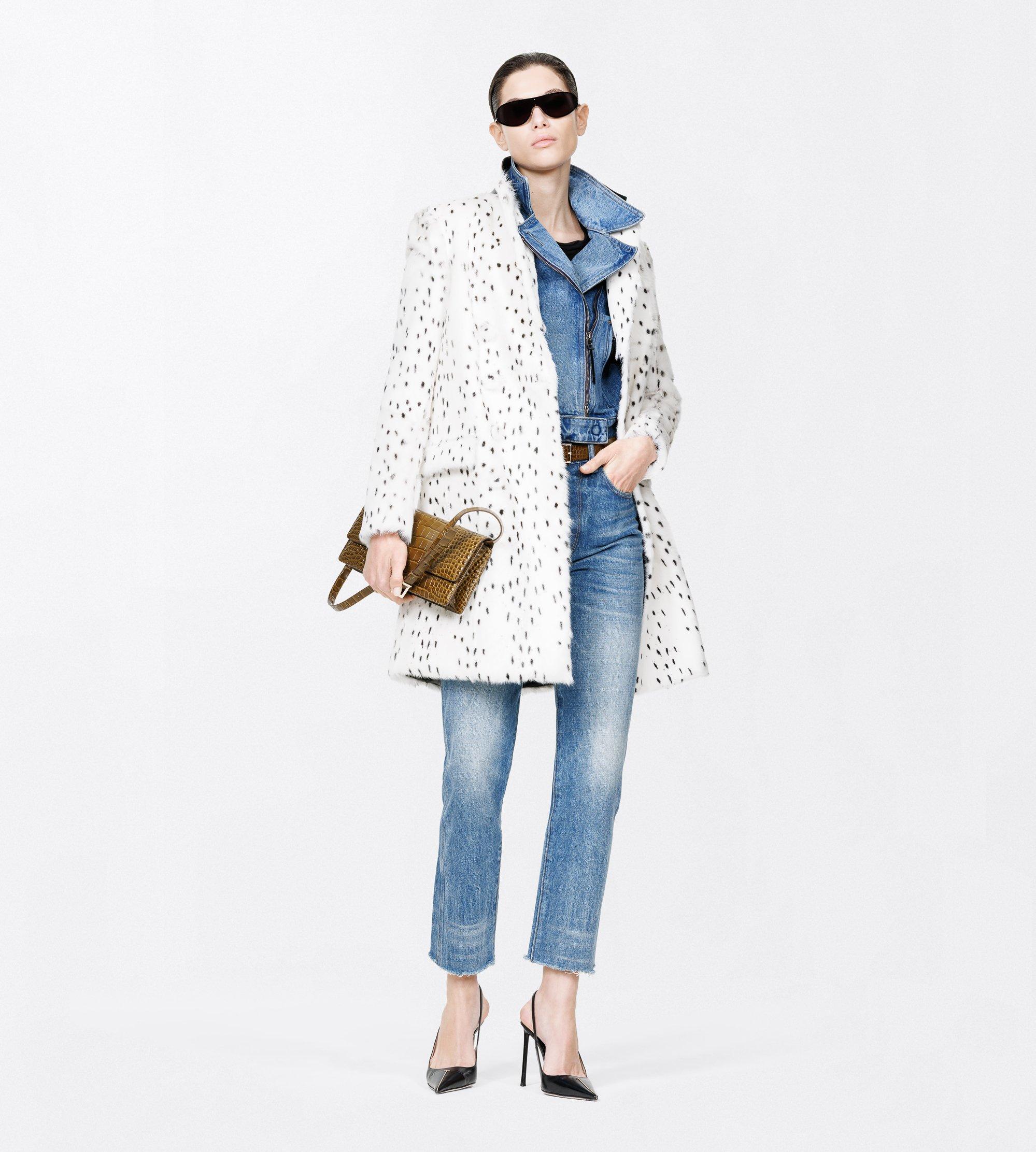 PANTALON DROIT MELANIE EN DENIM D&Eacute;LAV&Eacute; &Agrave; LA PIERRE AVEC BORDURE EN&nbsp;T ET OURLET EFFILOCH&Eacute;