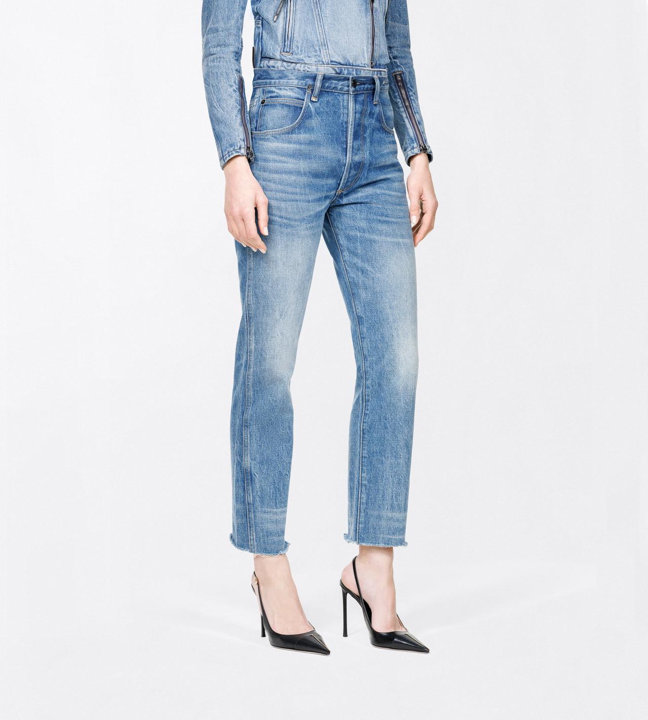 TOM FORD DENIM DENIM PANTALON DROIT MELANIE EN DENIM D&Eacute;LAV&Eacute; &Agrave; LA PIERRE AVEC BORDURE EN&nbsp;T ET OURLET EFFILOCH&Eacute;