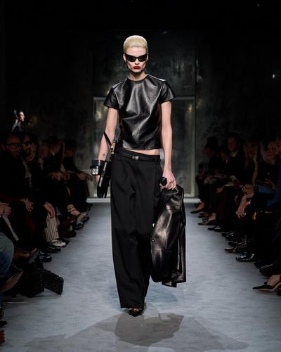 SHARP WOOL PLEATED PANTS image number 3
