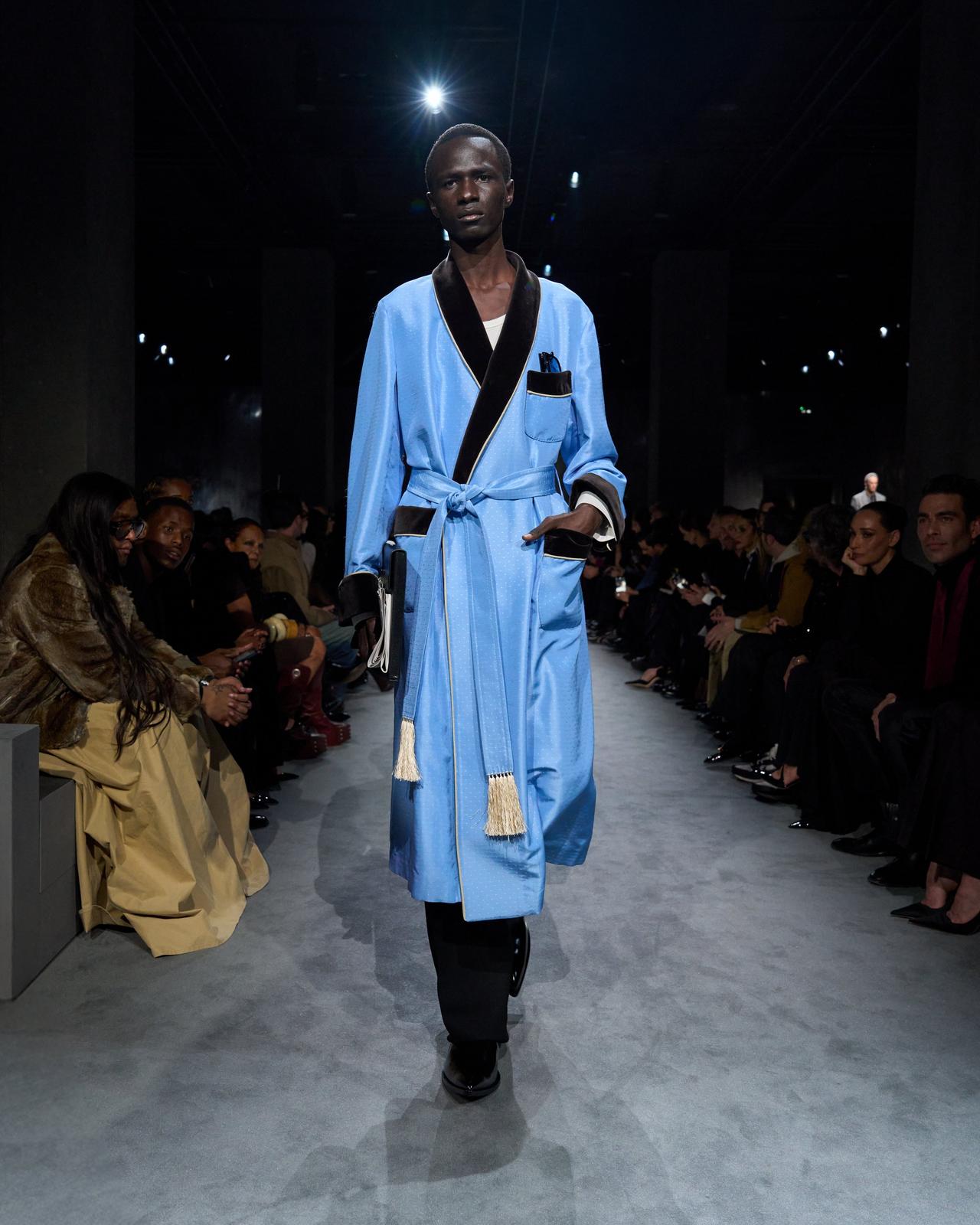SILK JACQUARD SHAWL COLLAR ROBE image number 4