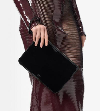 PATENT LEATHER BLADE ZIPPED WRISTLET POUCH image number 3