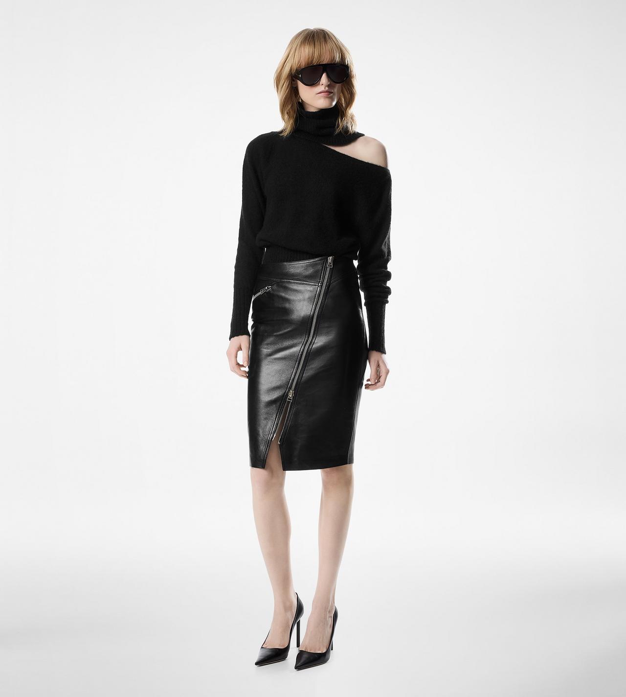 TOM FORD CASHMERE SILK BLEND BLACK CACHE-COU AVEC PLAQUE EN M&Eacute;TAL TOM FORD