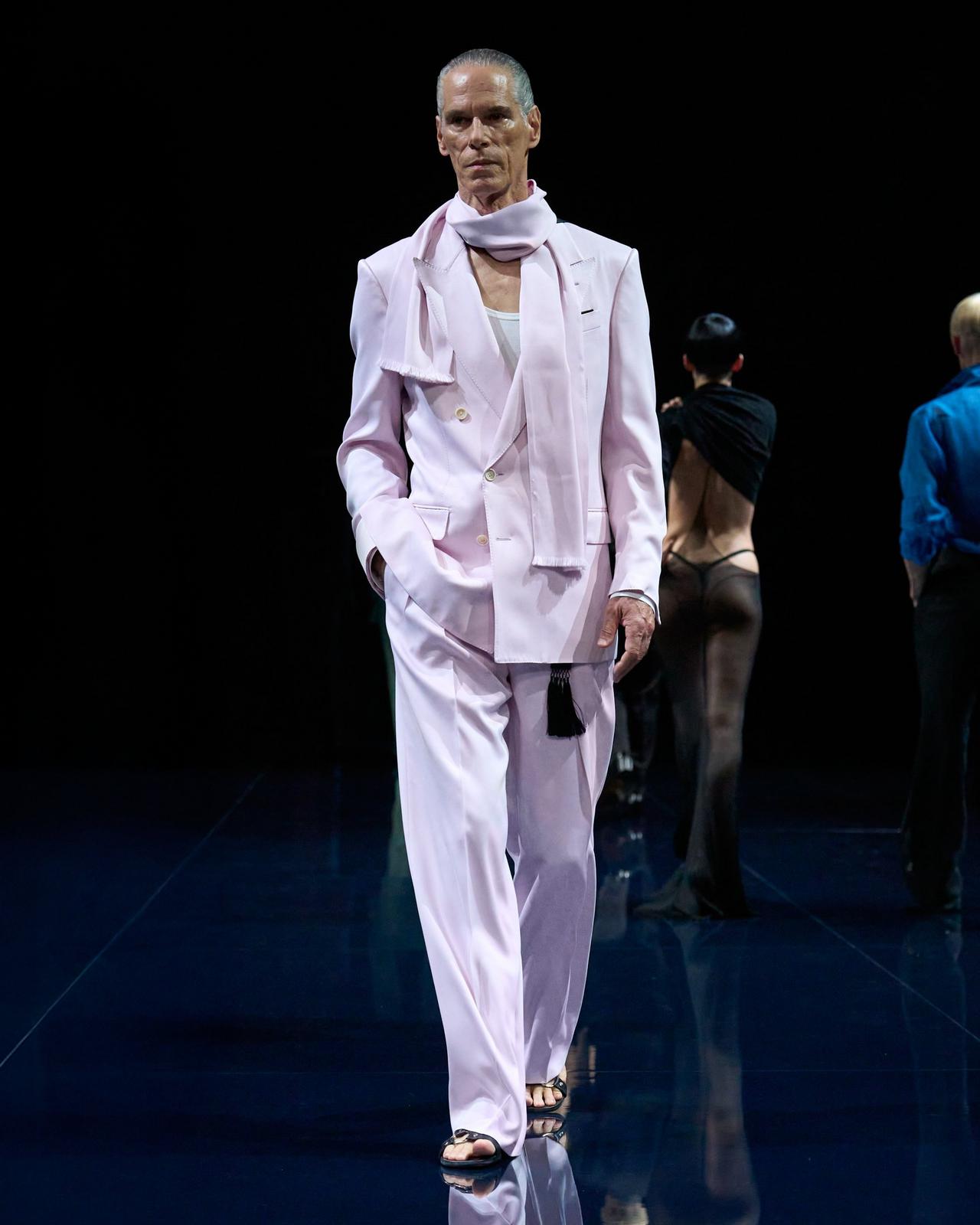 TOM FORD  PINK PURE SILK PEACHED GABARDINE SCARF