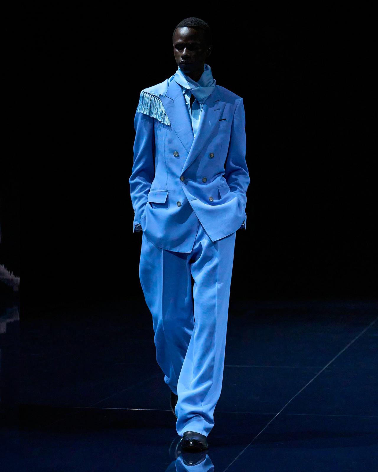 TOM FORD SILK BLEND ARCTIC BLUE SCHAL AUS GEWASCHENEM, FLIESSENDEM TWILL