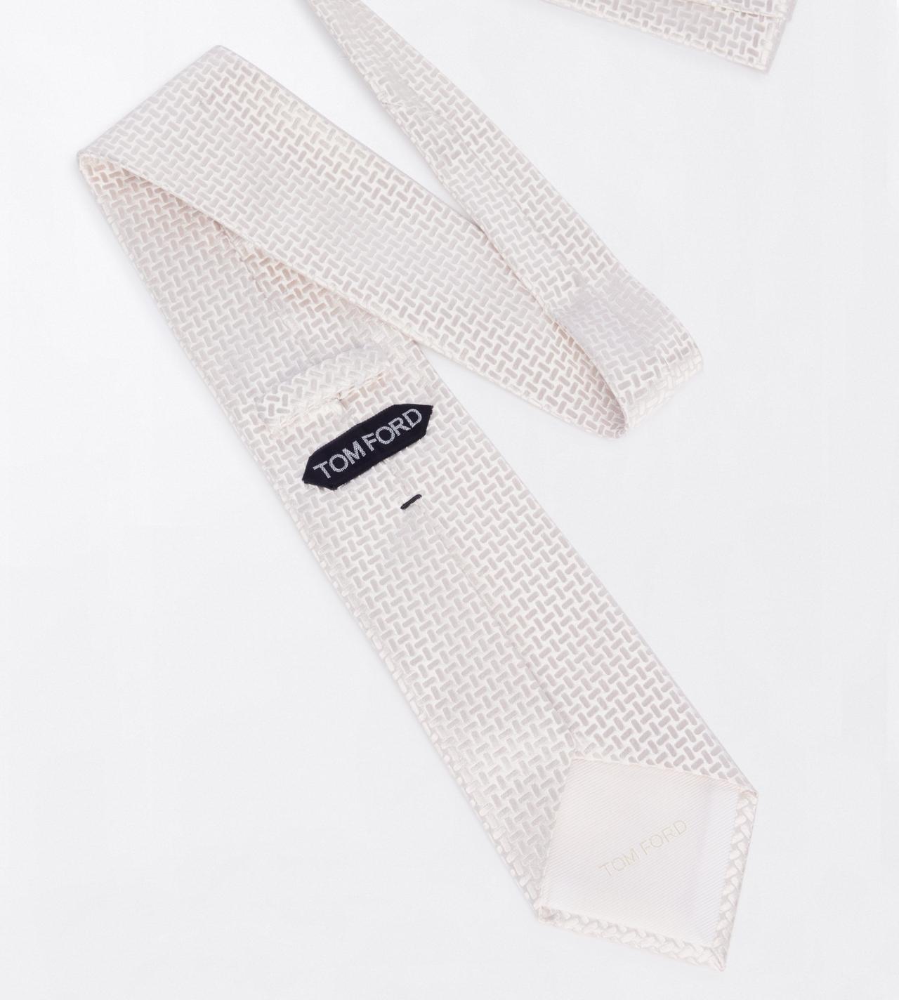 TOM FORD SILK WHITE &Agrave; D&Eacute;TERMINER - AUTOMNE 2026 HOMME SOIE